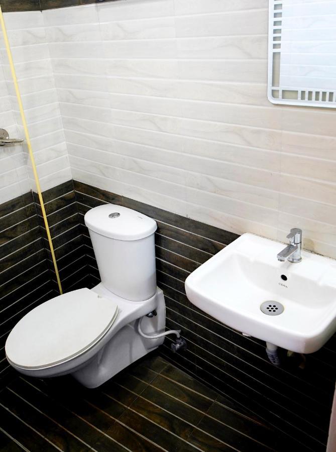 Reach Residency Hotel Kochi Eksteriør billede